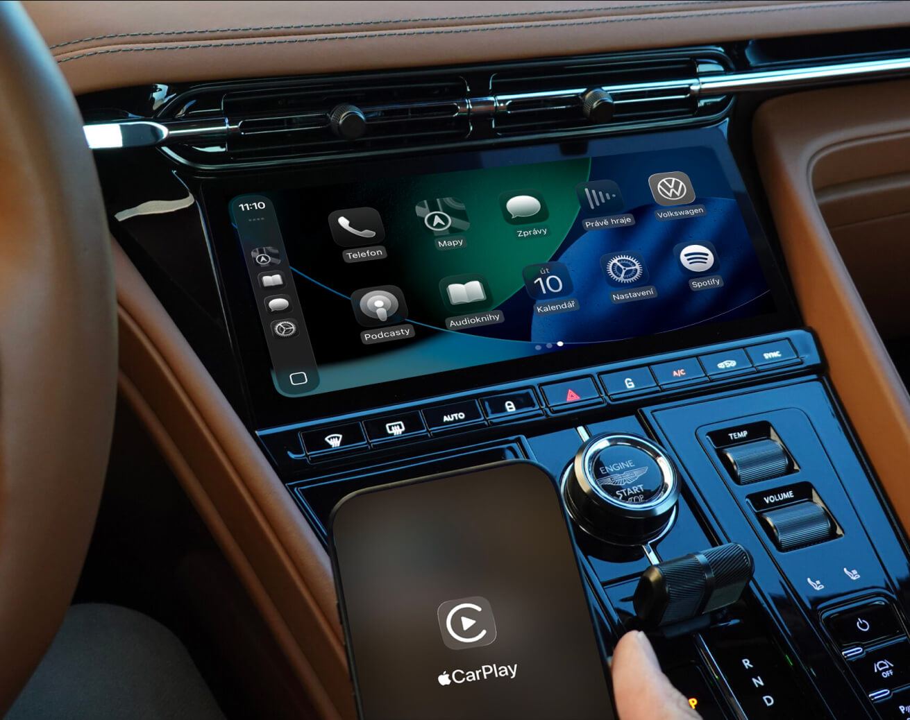 <h4><strong>Revamped CarPlay interface</strong></h4>